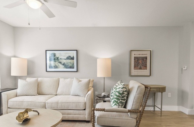 Mama A's Riverfront Retreat - Gorgeous Riverfront Condo with Pool & Gym Access