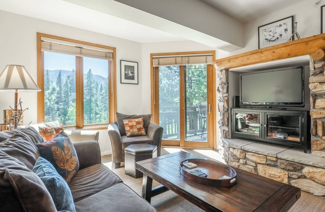 Mammoth Green #210 - Nearly Ski-in Ski-Out 2 Bedroom 2 Bath, Sleeps 6 on Golf Course