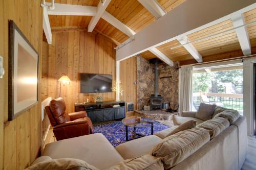 Mammoth Lakes Vacation Rental 1 Mi to Ski Area!