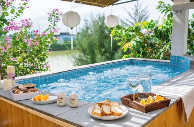Man Villa | Sunset Outdoor Jacuzzi 8min to Oldtown