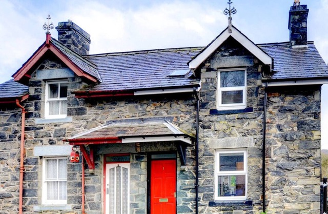 Dans le village de Betws-y-Coed se trouve un cottage jumelé Manoros idéalement situé dans le