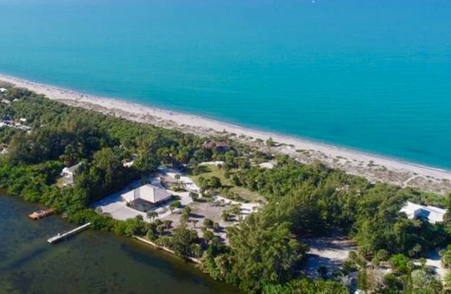Nouvelle liste!!! Waterfront Pool Home - Beach Steps Away - Island Living