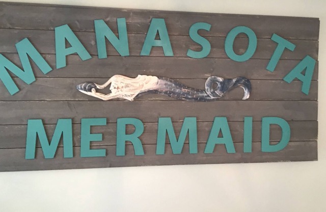 Manasota Mermaid est une belle villa du sud de la Floride avec piscine extérieure privée.