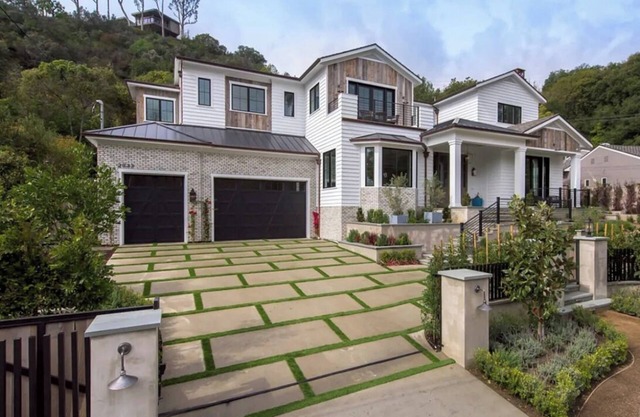 Mandeville Canyon - Exquisite Contemporary Farmhouse with Pool & Spa