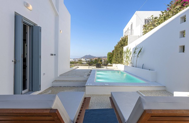 Manesis Suites