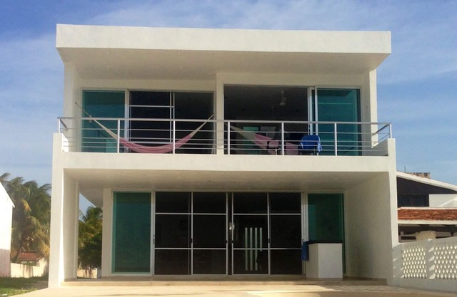 Beach House Mango. Beach Front, Ocean View, Wifi, TV satellite.
