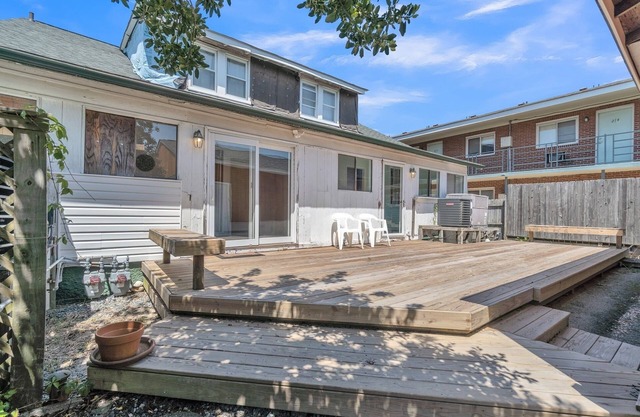 Manor and Mutts #2 (3-Bedroom Cottage) - Pets Allowed by RedAwning