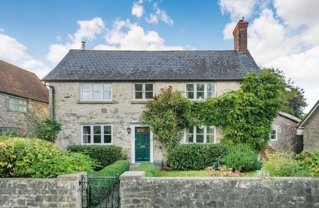 Manor Farm House sleeps 5 guests in 3 bedrooms