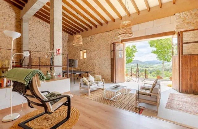 Manoir dans un magnifique endroit isolé avec piscine et de superbes vues panoramiques