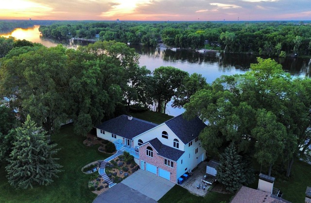 Manor on the River, 7br, Hot Tub, Boat & Jet Ski