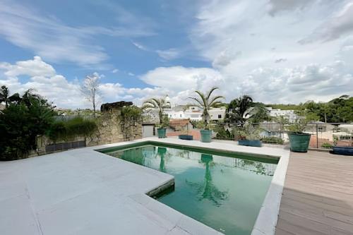 Mansão com Piscina | Conforto e Exclusividade