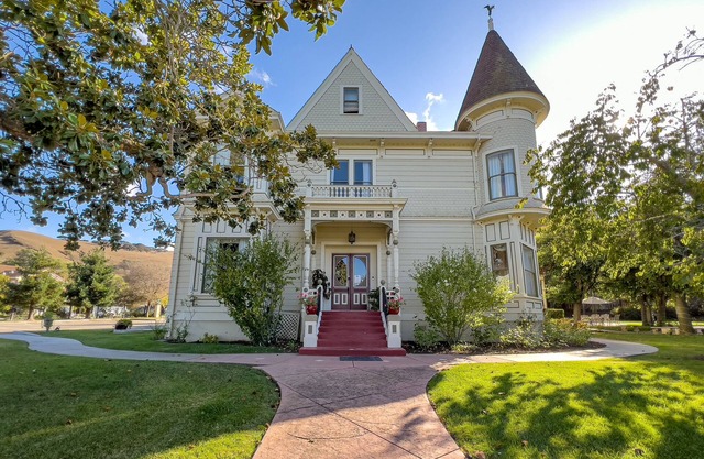 Mansion 10 suites Near Laguna Seca Race Track & Monterey