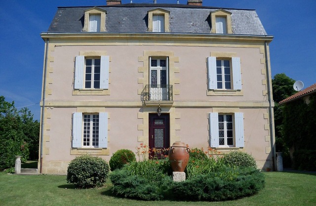 Maison de maître et étang de pêche près de Bergerac