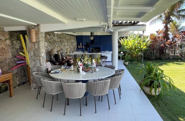 Mansion in Angra dos Reis, with helipad, pier, fitness center and water toys