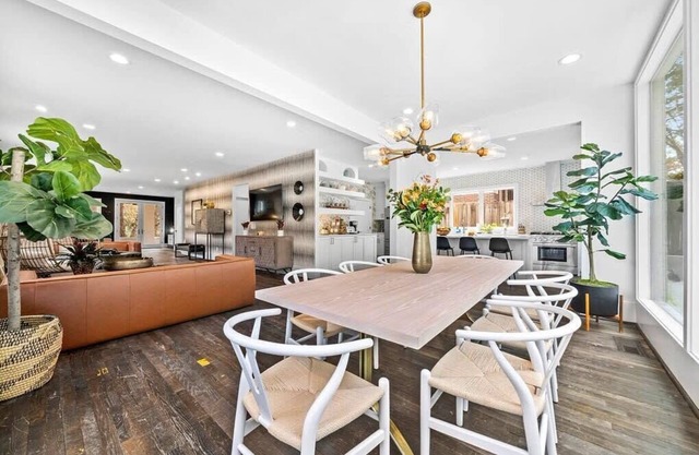 Mansion on Monroe/Pool/Custom Everything/Sleeps 15
