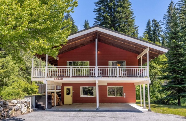 Maple Leaf Lodge