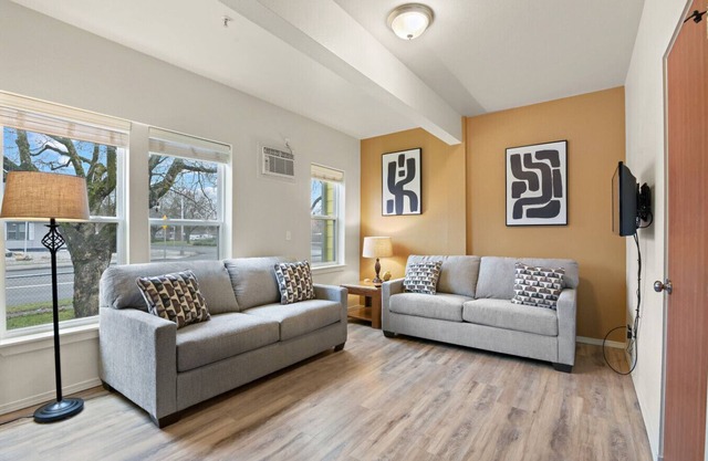 Maple Leaf Manor Suites 2 bedroom Apartment