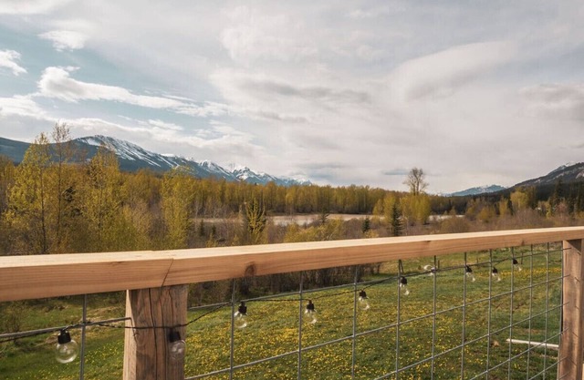 Maple Ranch Tiny House/Cabin WiFi Sleeps 4 Golden