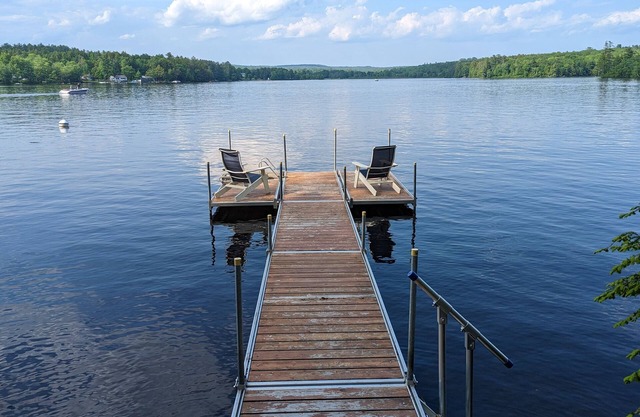 Maranacook Lake, Waterfront, maison au bord du lac entièrement rénovée avec vue imprenable.