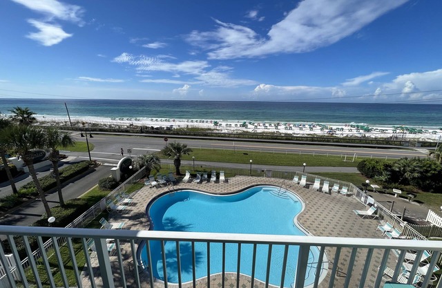 Maravilla 2412 - Fully remodeled with great gulf view & Free Beach Service