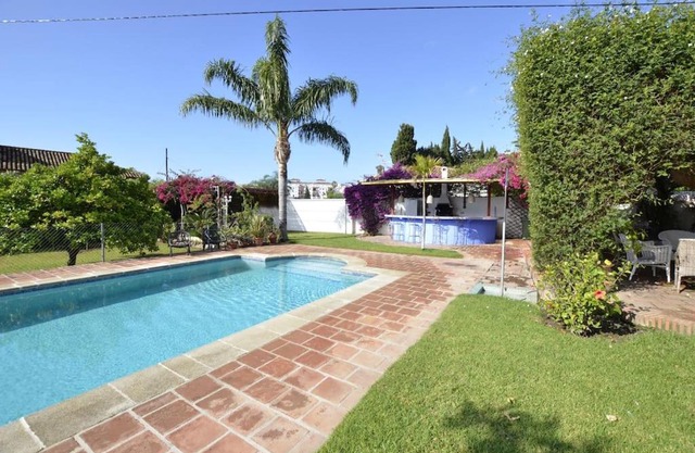 Maravillosa villa privada con piscina y gran jardín