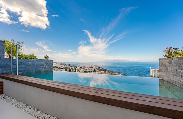 Maravilloso Triplex con Pisicna Privada, Jacuzzi y Sauna en los Gigantes