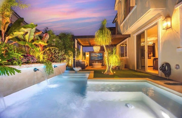@Marbella Lane - Stylish Dream Home in RMV w/ Pool
