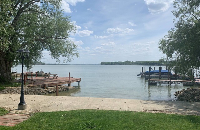 Marblehead Family Lake Cottage - 3 bedroom