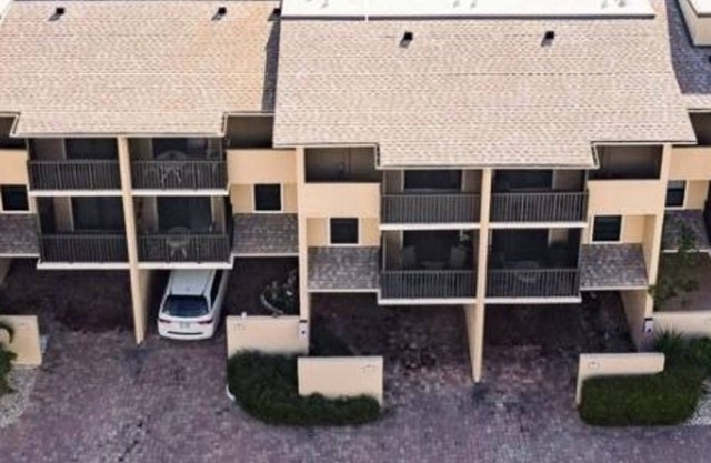 Marco Island Townhouse walking distance to South End Beach
