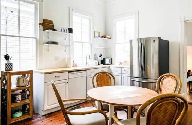 Mardi Gras Historic Montegeux Cottage - Pet Friendly