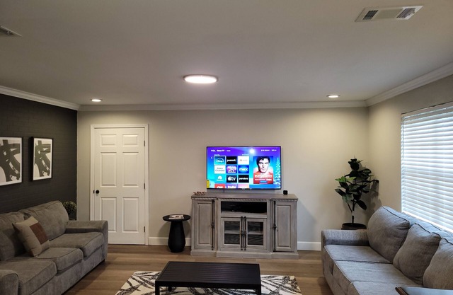 Mardi Gras Visitors Are Welcome! 3 Bedrms / 4 Beds. 1.5 Ba. Spacious