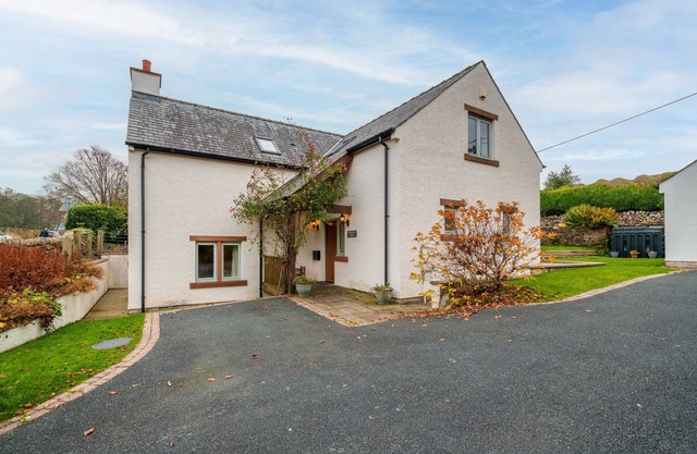 Margaret House - Large house with garden & parking