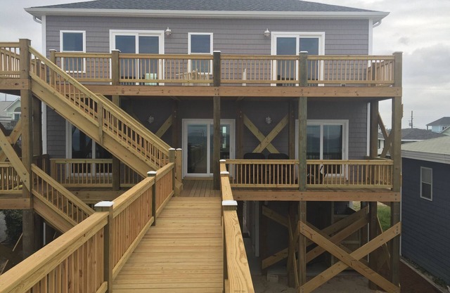Margaritaville -Brand New Oceanfront Home avec ascenseur et étage inversé