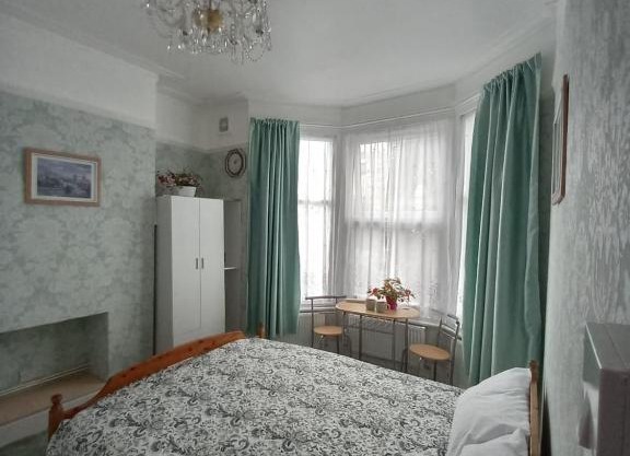 Mari London Holiday Room