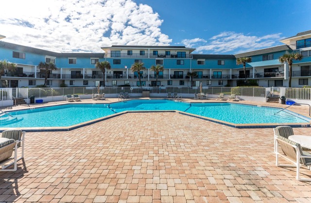 Maria Beautiful Beachfront Condo, sleeps up to 8. BIG DISCOUNTS NOW