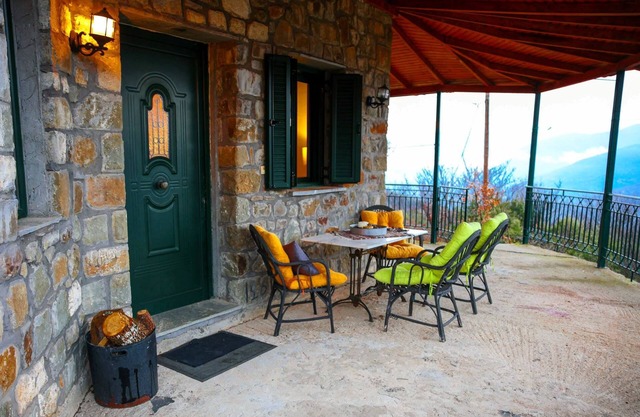 Marianda's House - Mountain Views & Rustic Charm