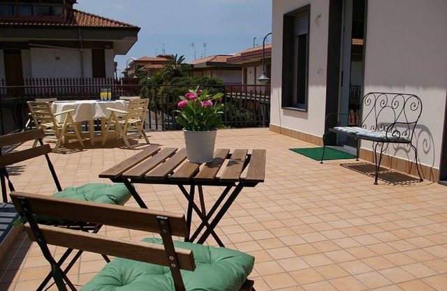 Marigrè Belle maison de vacances en bord de mer avec jardin et vue sur l'Etna de 2 à 8 personnes