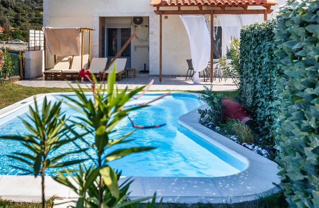 Villa avec piscine privée, vue sur les montagnes crétoises, proximité plages sud