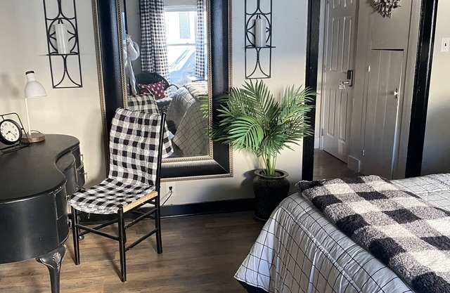 Marilyn Apartment with designated work space-CNU/smoky mountains/ Cherokee Lake
