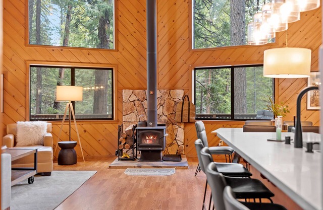 Marilyn Manor-Blue Lk Springs, Hot Tub, Game Rm
