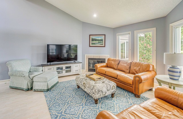 Marina & Pool: Roomy Golf-View Home in Southport
