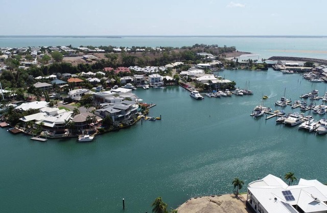 Marina Views Apartment Cullen Bay