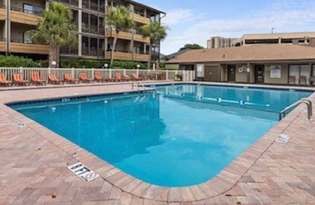Mariners Cove - Cozy condo located across from the beach and Ocean Annie's.