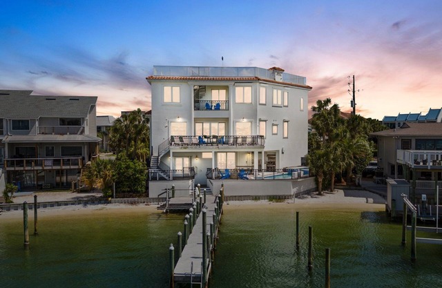 🌴Maritime Escape | Located on the Destin Harbor | Private Pool & Dock | FREE Parasailing