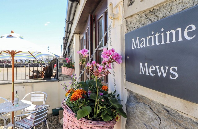 Maritime Mews, 6 The Oakleys