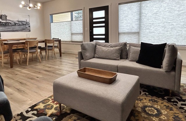 Markham 40 - Modern Comfort in the Heart of Cody - Sleeps 10