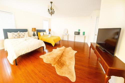 Markham luxurious Private King Master bedroom
