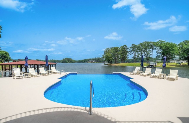 Marlin Houzz: 7 chambres, 7. 5 salles de bain. 24. Vue à 300 degrés sur le lac