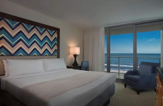 MARRIOTT'S CRYSTAL SHORES - stunning 3 bdrm property in Marco Island, Fl.