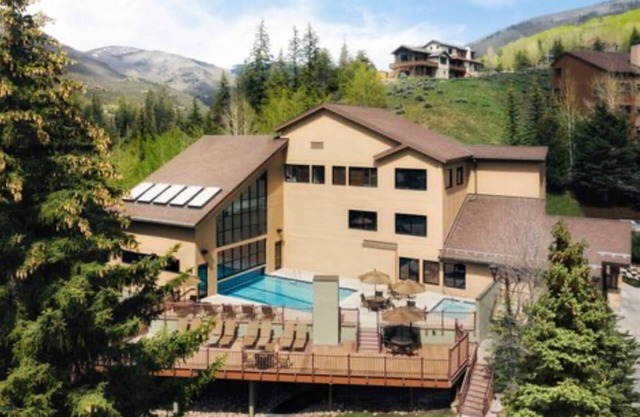 Marriott’s Streamside 1-bedroom condo w swimming pools , golf course & many more